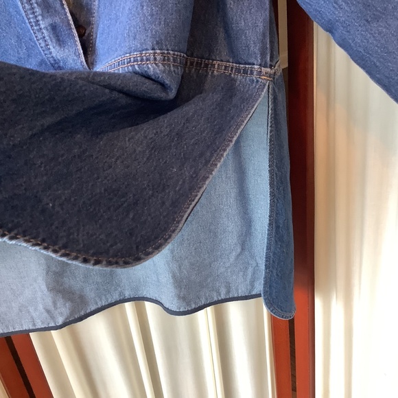 H&M Women’s Pullover Blue Denim Top Side Slits Size Medium - Picture 7 of 9